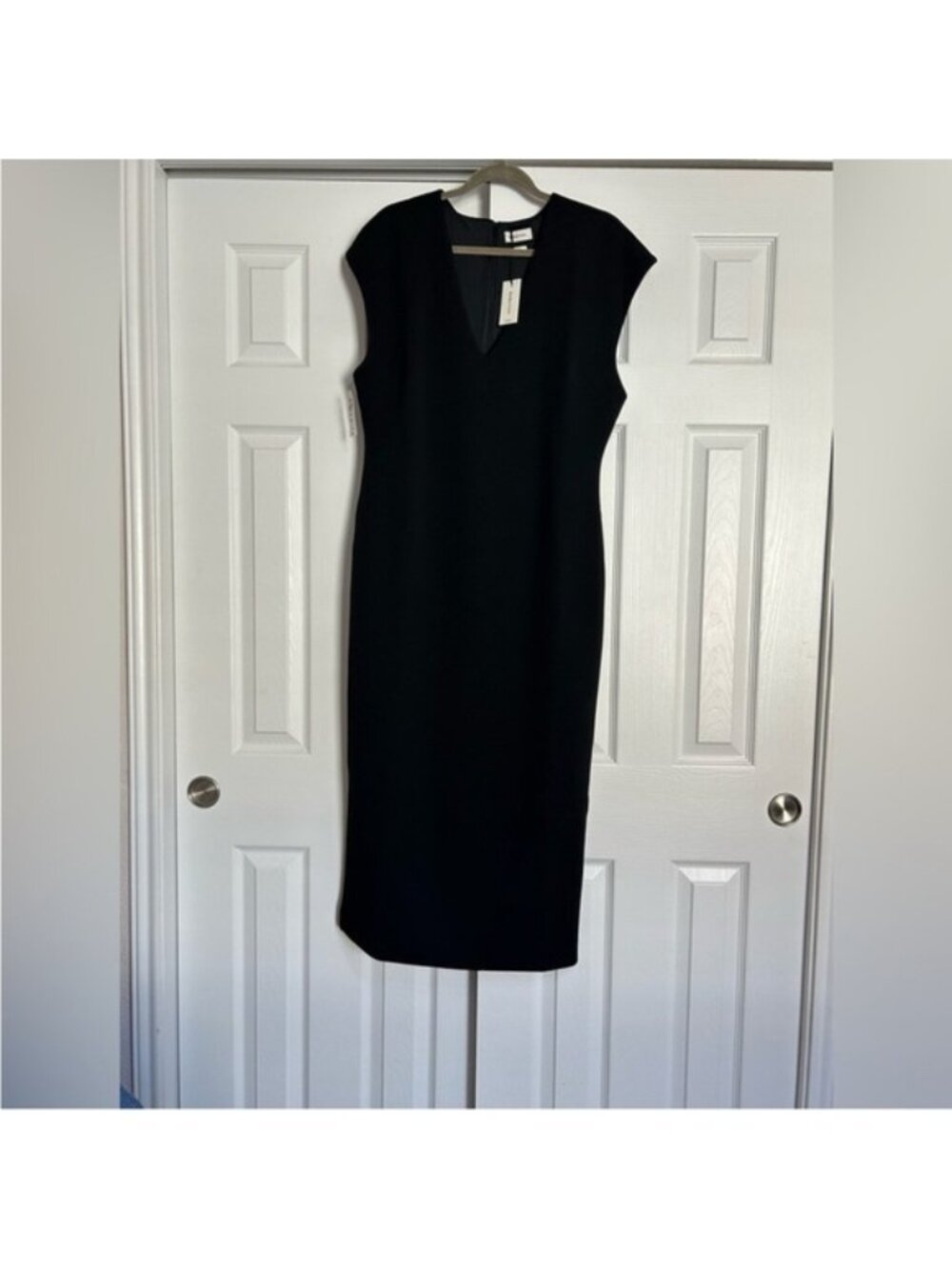Classic Black V-Neck Midi Dress - Brand Unspecified